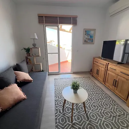 Апартаменти Burriana Playa Sea View Нерха